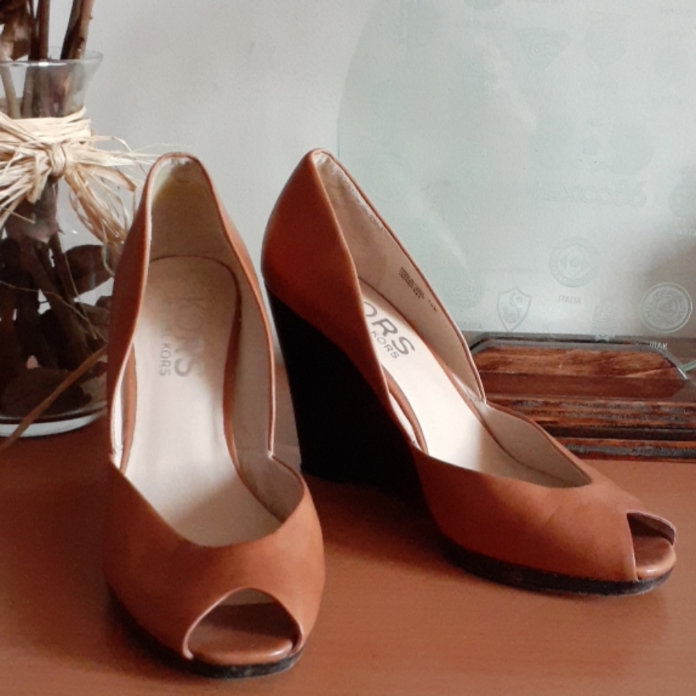 Michael Kors Open toe leather wedge 10